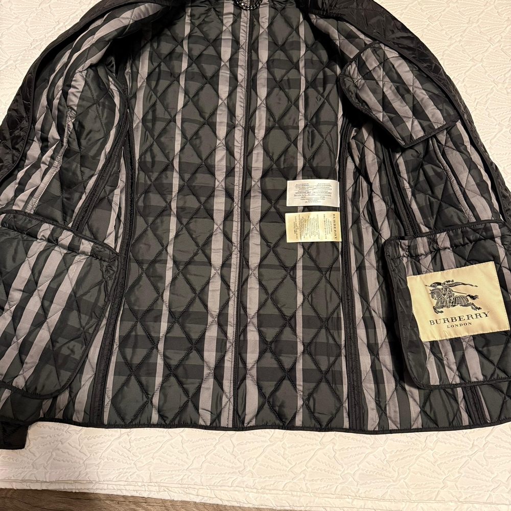 Burberry Black Quilted Jacket with Striped Lining - Picture 2 of 3